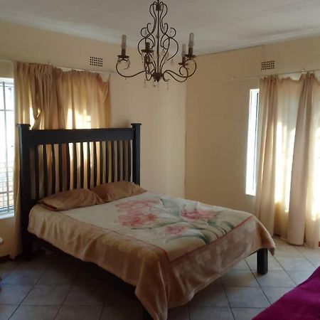 Sugar Shack Backpackers Botswana Bed & Breakfast Gaborone Exterior photo
