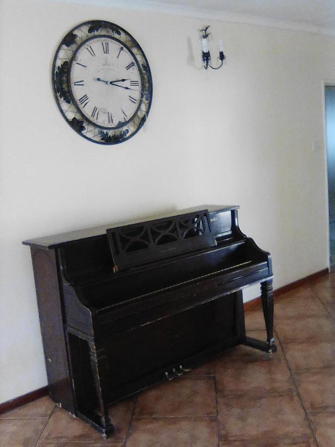 Sugar Shack Backpackers Botswana Bed & Breakfast Gaborone Exterior photo
