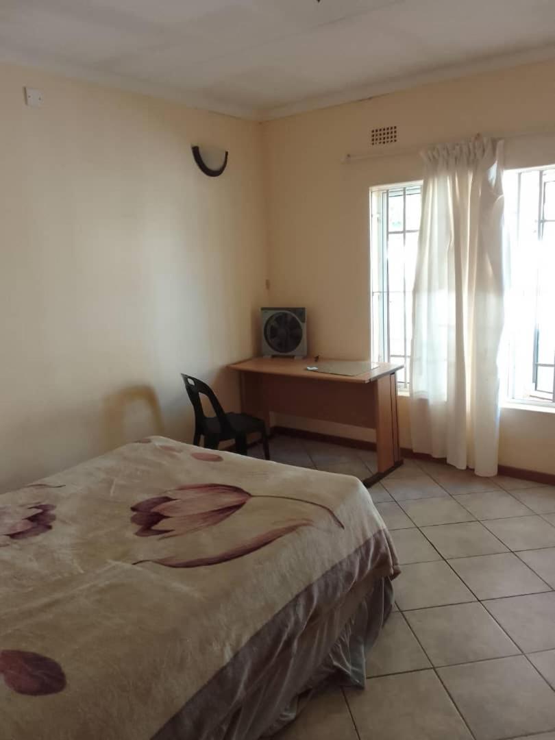 Sugar Shack Backpackers Botswana Bed & Breakfast Gaborone Exterior photo