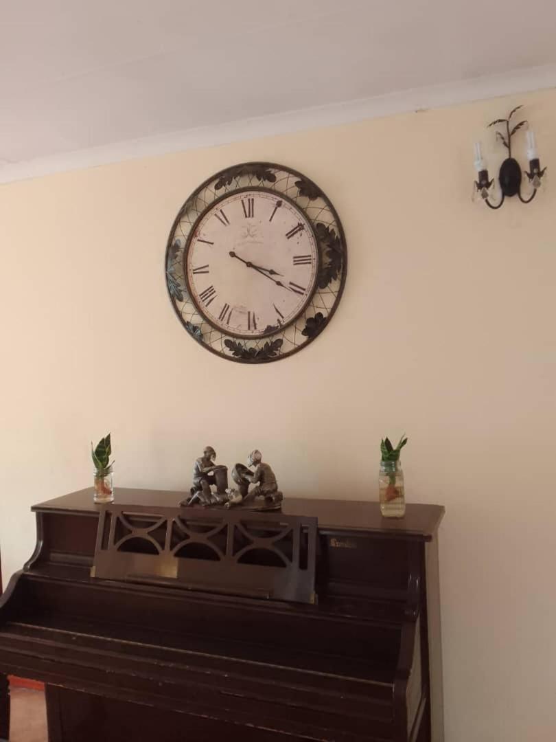Sugar Shack Backpackers Botswana Bed & Breakfast Gaborone Exterior photo